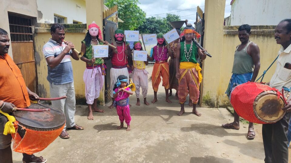 छऊ कलाकारों द्वारा चलाया गया स्वच्छता ही सेवा कार्यक्रम…