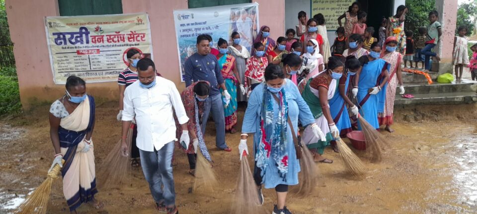 सरायकेला:जिला समाज कल्याण पदाधिकारी ने कर्मियों के साथ श्रमदान कर साफ सफाई की…