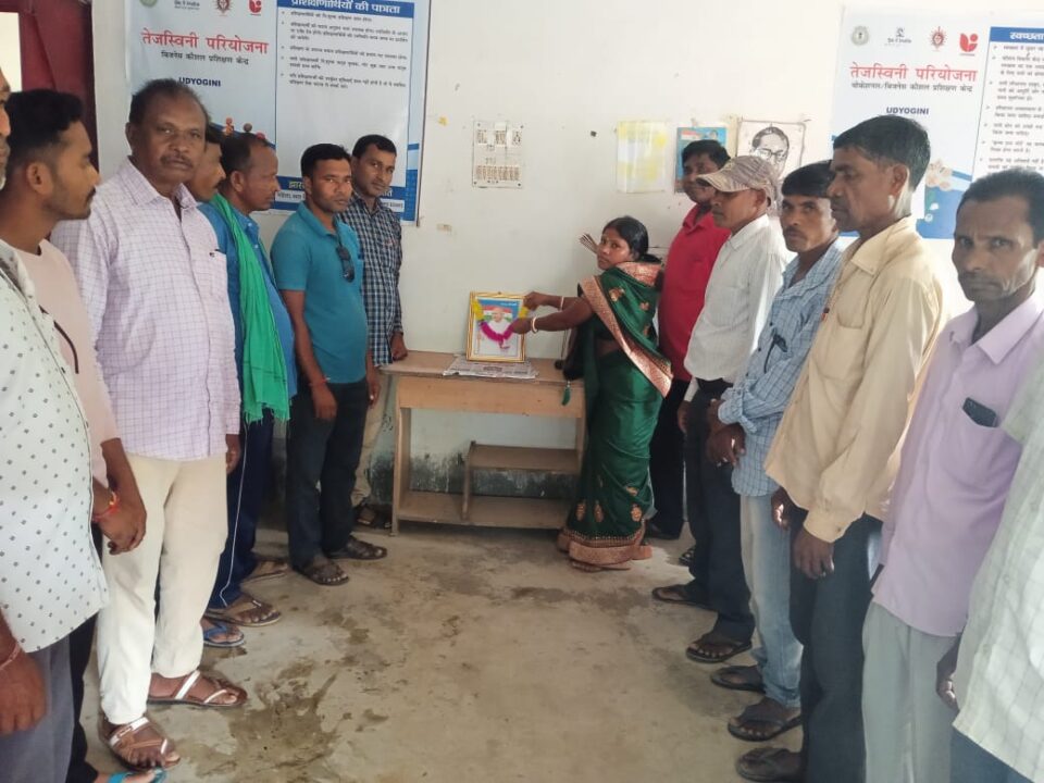 ईचागढ़ व कुकडु में धुमधाम से मनाया गया गांधी जयंती…