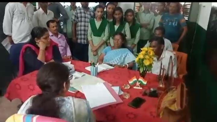 विद्यालय पिलीद के प्रधानाध्यापिका मिताली के भष्ट्राचार का काला लिस्ट संबधित शिक्षा मंत्री व शिक्षा सचिव को शिकायत पत्र सौंप कर उच्च स्तरीय जांच की मांग करेंगें … – Vananchal 24TV Live – वनांचल 24TV लाइव