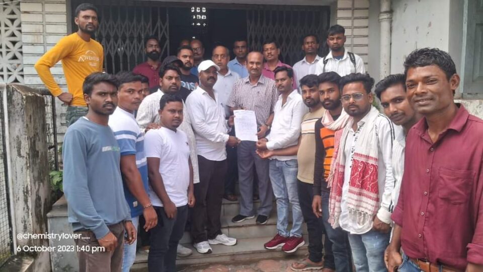 कॉलेज की सुरक्षा व्यवस्था को लेकर कॉलेज परिसर में किया एकदिवसीय धरना प्रदर्शन… – Vananchal 24TV Live – वनांचल 24TV लाइव