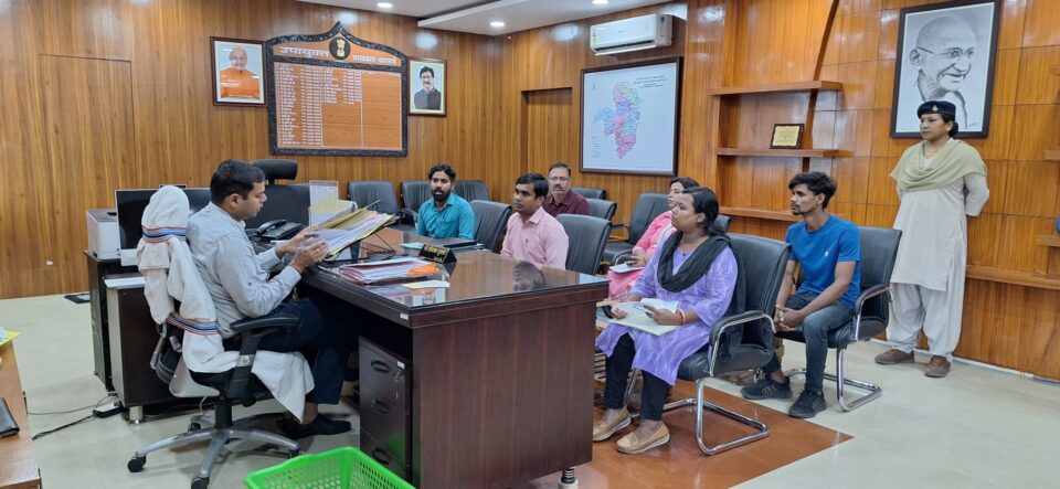 साप्ताहिक जनता मिलन कार्यक्रम में जिले के विभिन्न क्षेत्र से पहुंचे दर्जनों लोग… – Vananchal 24TV Live – वनांचल 24TV लाइव