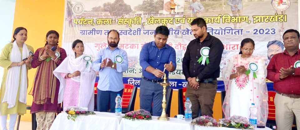 खरसावां में हुई ग्रामीण तथा स्वदेशी जनजातीय प्रतियोगिता, गुलेल, मटका व भार दौड़, रस्सा कसी में प्रतिभाओ ने लिया भाग, जनजातीय खेल हमारी संस्कृति की पहचान है-बीडीओ – Vananchal 24TV Live – वनांचल 24TV लाइव