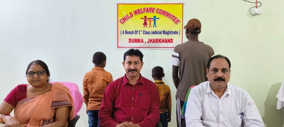 दुमका:सीडब्ल्यूसी ने तीन अनाथ बालकों का आवासीय विद्यालय में करवाया नामांकन… – Vananchal 24TV Live – वनांचल 24TV लाइव