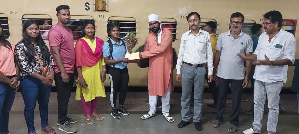 37 वीं राष्ट्रीय खेल गोवा के लिए चयनित दुमका की महिला पहलवान कोमल मरांडी बीते देर शाम इंटरसिटी एक्सप्रेस ट्रेन से हुई रवाना… – Vananchal 24TV Live – वनांचल 24TV लाइव