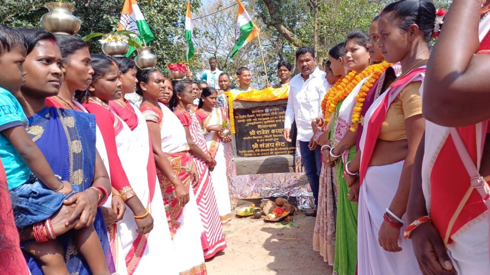 हाहे – राहे पथ मजबूतीकरण व चौड़ीकरण का खिजरी विधायक राजेश कच्छप ने किया शिलान्यास…