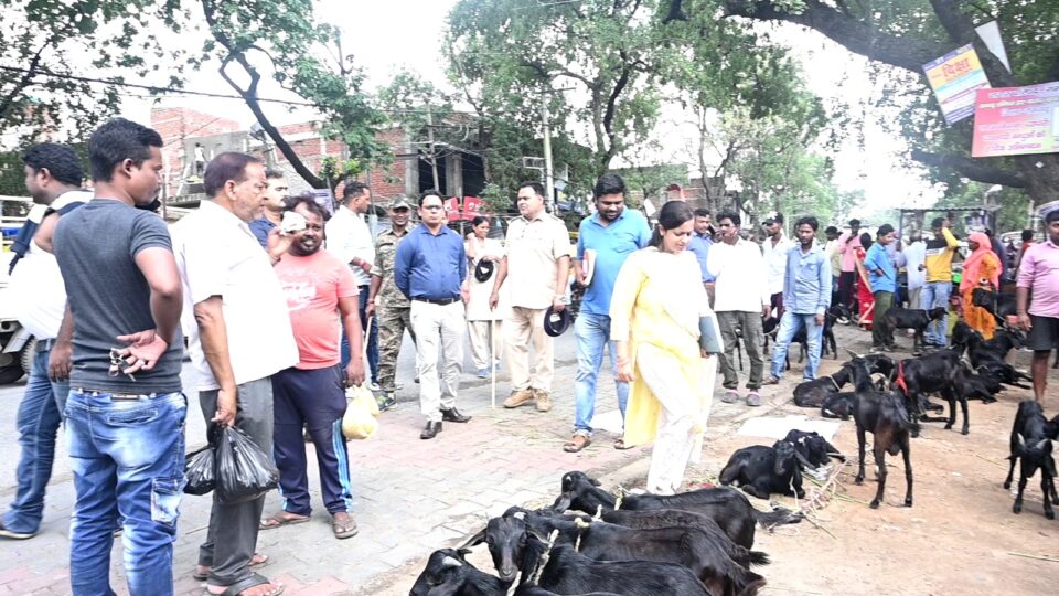 रामगढ़:राजेश नामक व्यक्ति के विरुद्ध दर्ज कराया गया एफआईआर…