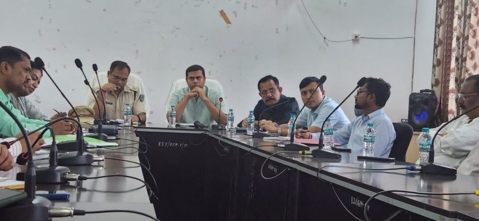 सरायकेला:आगामी दुर्गा पूजा त्योहार के मद्देनजर आदित्यपुर-गम्हरिया में की जा रही तैयारियो का उपायुक्त ने किया समीक्षा; विधि व्यवस्था संधारण को लेकर दिए गए आवश्यक दिशा निर्देश… – Vananchal 24TV Live – वनांचल 24TV लाइव