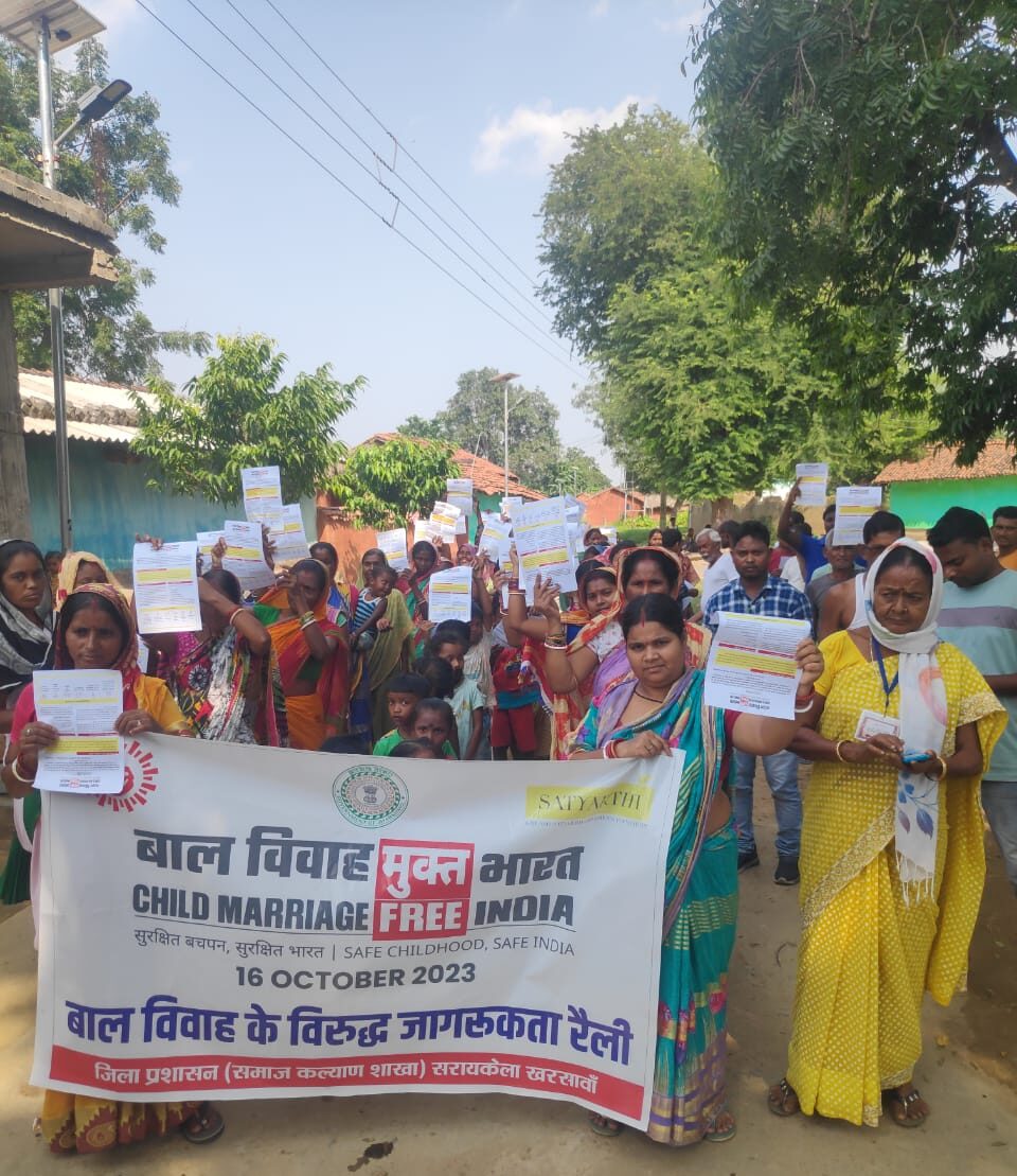 सरायकेला:बाल विवाह के खिलाफ मशाल लेकर अलख जगाने उतरीं इससे पीड़ित महिलाएं… – Vananchal 24TV Live – वनांचल 24TV लाइव