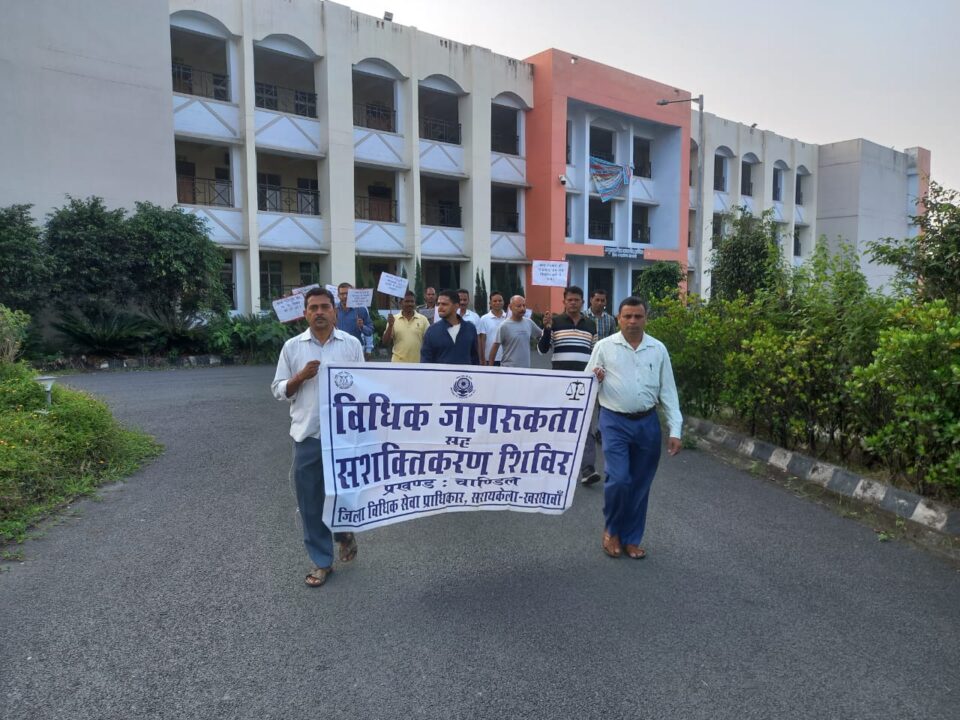 सरायकेला:100 दिवसीय विधिक जागरूकता सह डोर टू डोर कार्यक्रम के तहत डीएलएसए के तत्वावधान निकाली गई प्रभात फेरी…