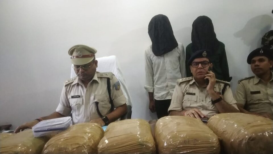 चांडिल पुलिस ने दो गांजा तस्कर को किया गिरफ्तार, दो बैंग में 13 किलो गांजा जमशेदपुर से बिहार ले जा रहे थे… – Vananchal 24TV Live – वनांचल 24TV लाइव
