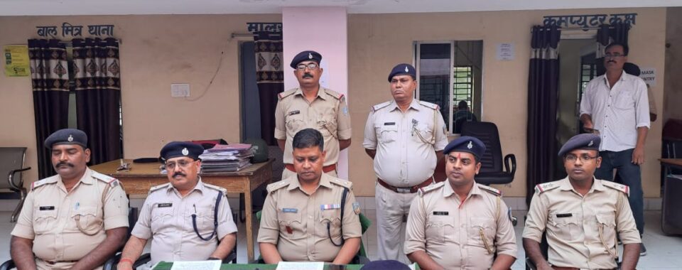 Ranchi : छोटन खान को 2 करोड़ की रंगदारी मांगने के आरोप में देशी कट्टा और गोली के साथ नामकुम पुलिस ने किया गिरफ्तार…