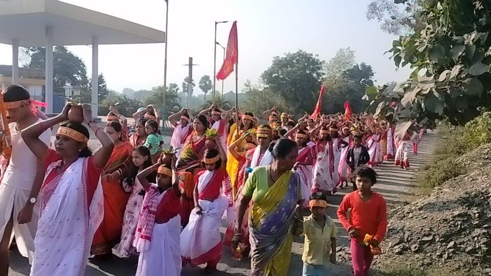 चैनपुर गांव में निकली गई  मां दुर्गा कलश यात्रा भक्तिमय हुआ चैनपुर का वातावरण … – Vananchal 24TV Live – वनांचल 24TV लाइव