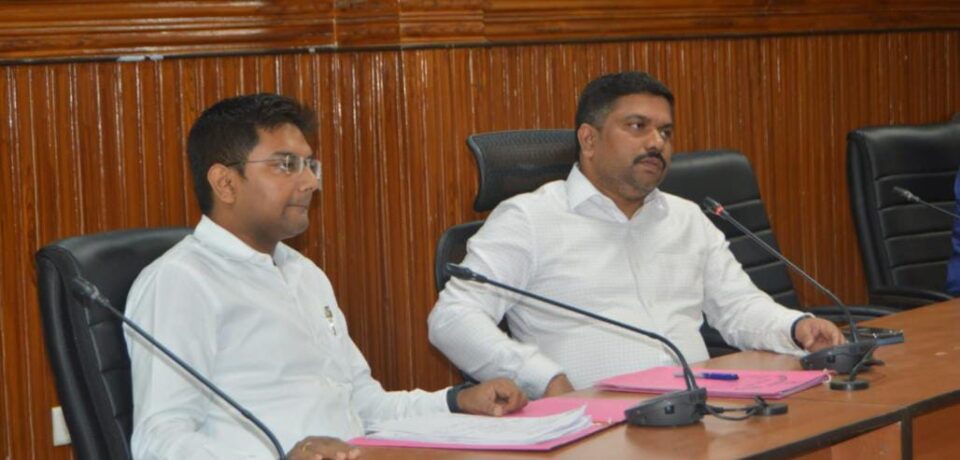 उपायुक्त ए दोड्डे ने नीति आयोग द्वारा निर्धारित मानक के अनुरूप जिले में संचालित विकास कार्यों की किया समीक्षा… – Vananchal 24TV Live – वनांचल 24TV लाइव