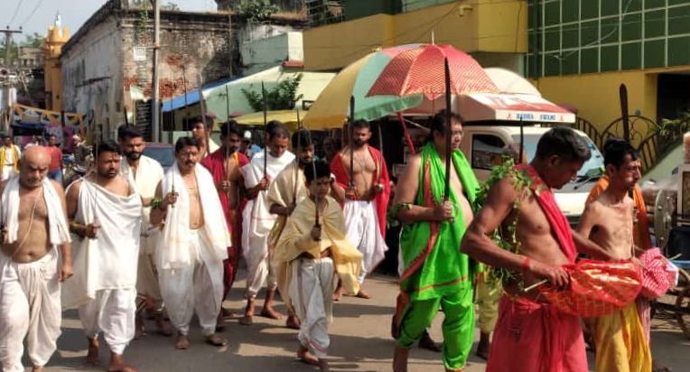 विजयादशमी पर अपराजिता पूजन के साथ राजपरिवार ने धारण किए शस्त्र, क्षत्रिय खंडायतो ने भी किया परंपराओं का पालन… – Vananchal 24TV Live – वनांचल 24TV लाइव