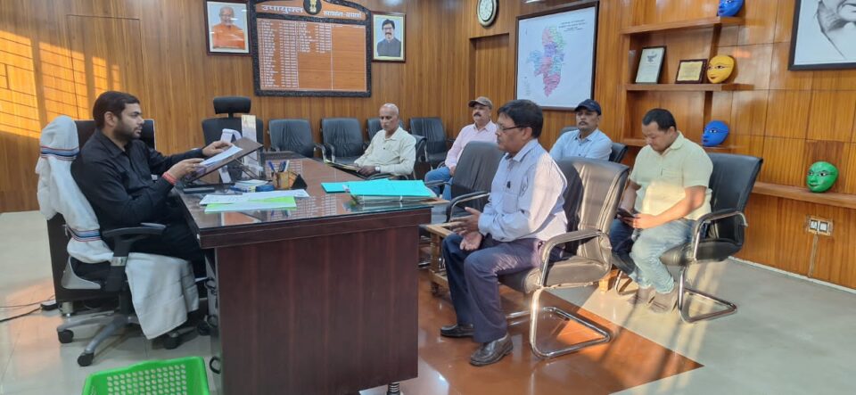 SARAIKELA NEWS : सांख्यिकी एवं कृषि गणना की उपायुक्त ने की समीक्षा; जन्म मृत्यु पंजीकरण के प्रति विभिन्न माध्यम से लोगों को जागरूक करने तथा खरीफ फसल हेतु योग्य कृषकों को ससमय बीज वितरण करने के दिए निर्देश . . .