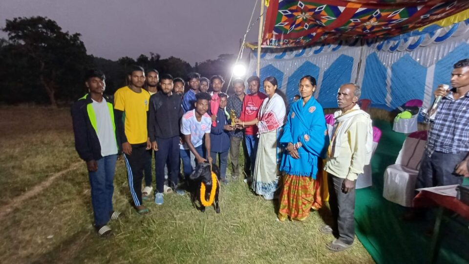 एक दिवसीय फुटबॉल टूर्नामेंट का चैंपियन बना एफ सी मासू . . . – Vananchal 24TV Live – वनांचल 24TV लाइव