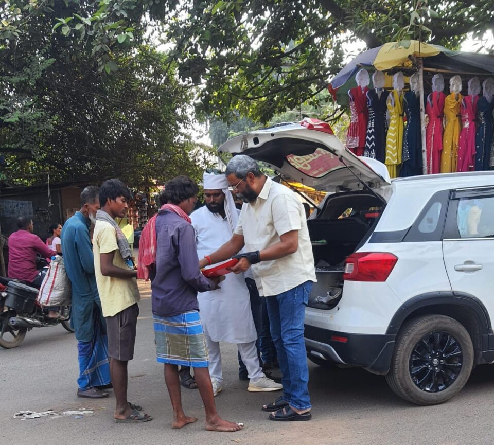 “जारी है जय माता दी सेवा समिति, दुमका द्वारा हर रविवार भोजन सेवा”
