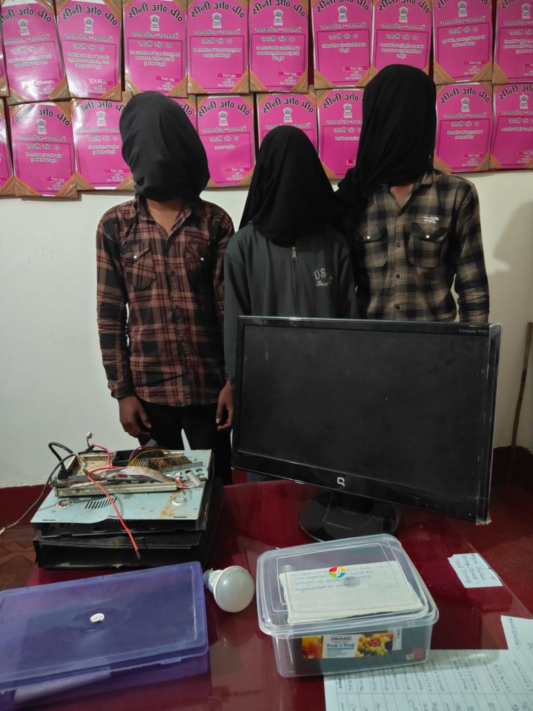 सरायकेला:स्कूल में चोरी करने के मामले में पुलिस ने तीन को गिरफ्तार कर भेजा न्यायिक हिरासत में… – Vananchal 24TV Live – वनांचल 24TV लाइव