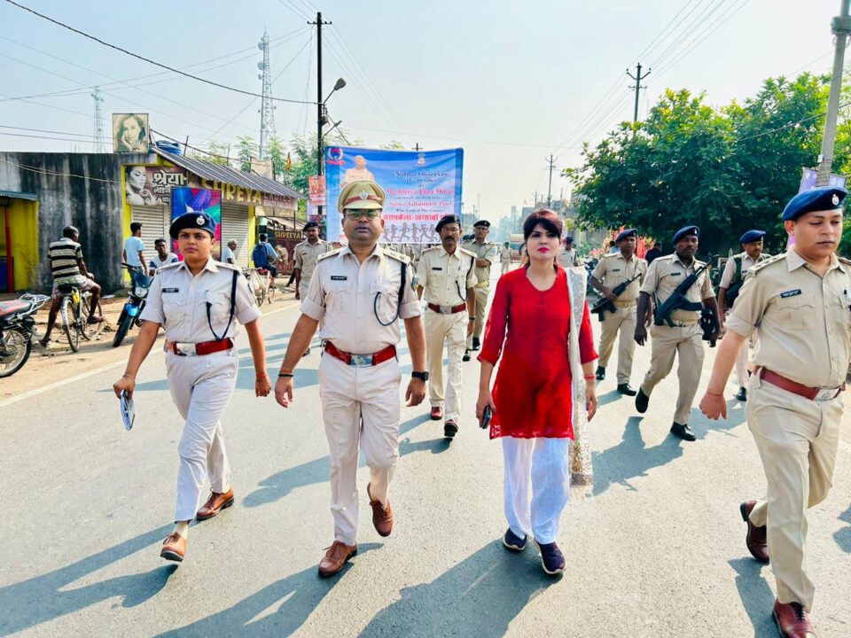 सरायकेला:लौह पुरुष सरदार वल्लभभाई पटेल की जयंती पर किया गया राष्ट्रीय एकता मार्च पास्ट…
