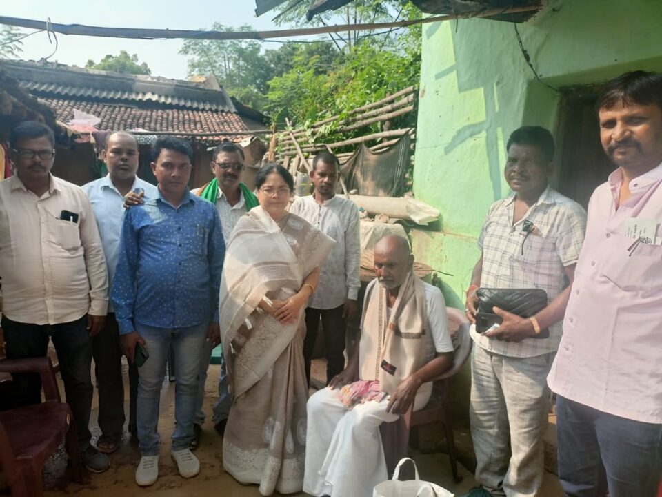 चांडिल:वरिष्ठ कांग्रेस नेता सह पूर्व जिला परिषद माधव सिंह मानकी का हाल जानने रांका गांव पहुंचे विधायक सविता महतो… – Vananchal 24TV Live – वनांचल 24TV लाइव