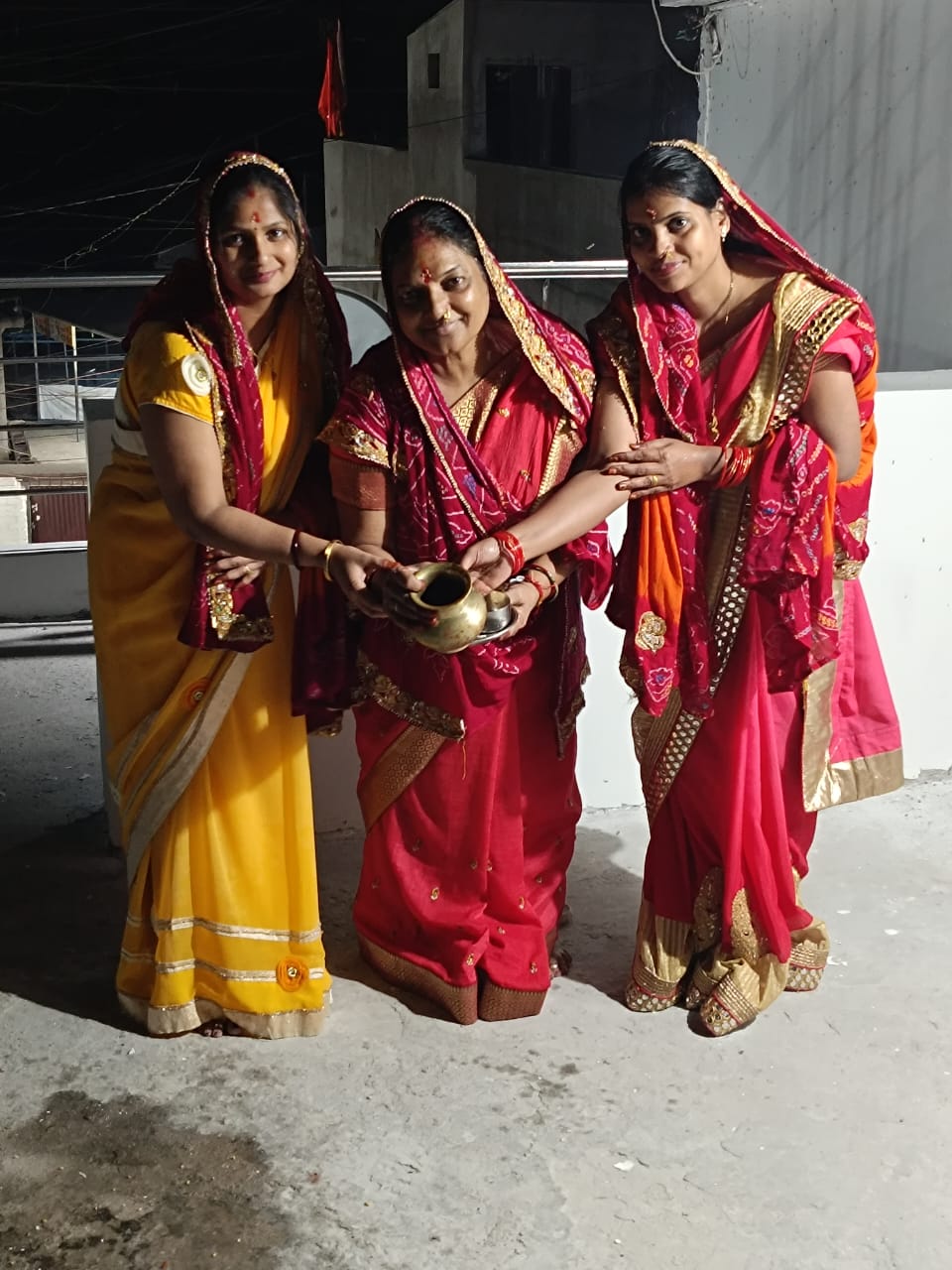सरायकेला:सुहाग के दीर्घायु होने की कामना के साथ रीति रिवाज से सरायकेला में मना करवा चौथ व्रत… – Vananchal 24TV Live – वनांचल 24TV लाइव