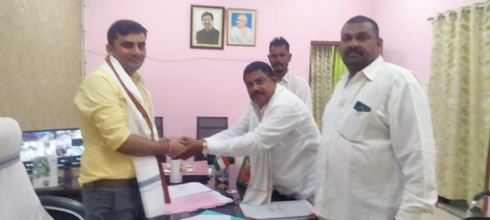चांडिल:जिपालाल सिंह नव पदस्थापित अंचलाधिकारी से शिष्टाचार मुलाकात किया… – Vananchal 24TV Live – वनांचल 24TV लाइव