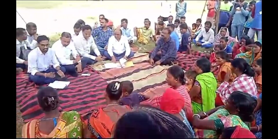 जमशेदपुर:हथियाडीह में उद्योग लगाने के विरोध में अड़े ग्रामीण जियाडा, प्रशासन और ग्रामीण के बीच त्रि-पक्षीय वार्ता नही निकला नतीजा… – Vananchal 24TV Live – वनांचल 24TV लाइव
