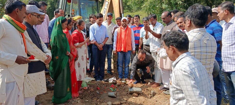 रामगढ़:पीसीसी पथ निर्माण होगा विकास… – Vananchal 24TV Live – वनांचल 24TV लाइव