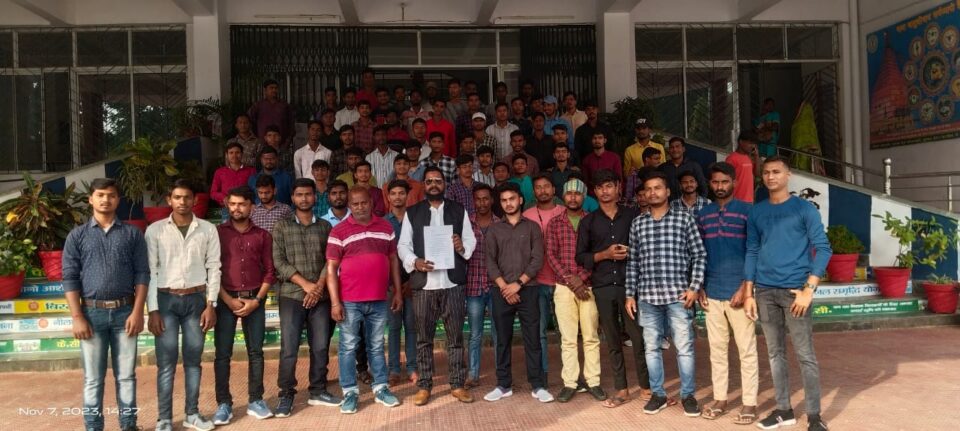 दुमका:युवा दलित नेता अमन राज के नेतृत्व में अनुसूचित जाति समुदाय के युवाओं ने दुमका में बने झारखंड का सबसे लंबा पुल का नाम अमर शाहिद बिरजी मिर्धा हेतु हो… – Vananchal 24TV Live – वनांचल 24TV लाइव