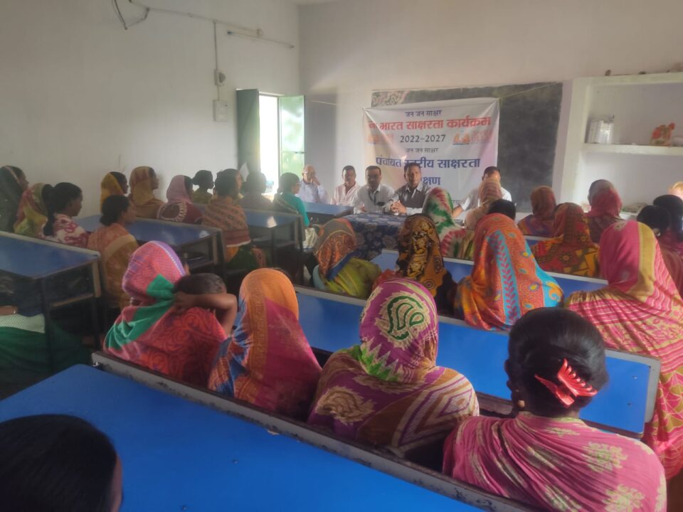 सरायकेला:नव भारत साक्षरता कार्यक्रम को लेकर एपीओ ने निरक्षर जनों को होने वाले प्रशिक्षण की जानकारी दी… – Vananchal 24TV Live – वनांचल 24TV लाइव