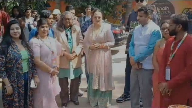 सरायकेला :श्रीनाथ विश्वविद्यालय आदित्यपुर पहुंची बॉलीवुड एक्ट्रेस मंदाकिनी…