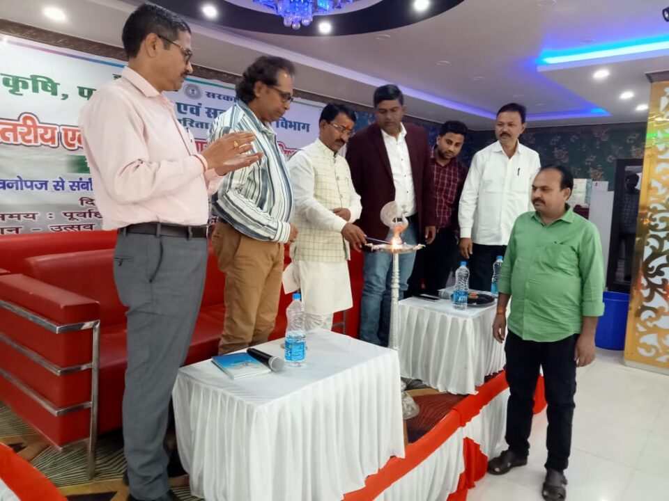 दुमका:उत्सव होटल में कृषि पशुपालन एवं सहकारिता विभाग द्वारा लघु वन उपार्जन सहकारिता समिति द्वारा दिवसीय प्रशिक्षण कार्यशाला का आयोजन किया गया…