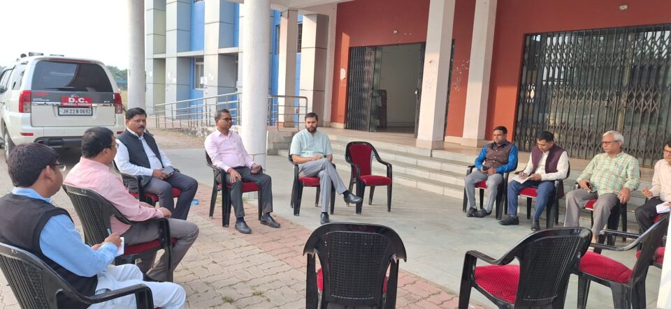 सरायकेला:झारखंड राज्य स्थापना दिवस के अवसर पर आयोजित होने वाले जिला स्तरीय कार्यक्रम को लेकर उपायुक्त ने किया कार्यक्रम स्थल का निरीक्षण; पदाधिकारियों के साथ बैठक कर कार्यक्रम की अंतिम रूप रेखा पर की चर्चा… – Vananchal 24TV Live – वनांचल 24TV लाइव