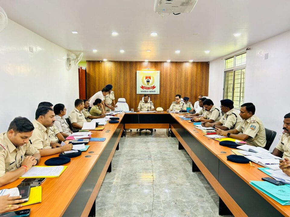 सरायकेला:एसपी ने की मंथली क्राइम मीटिंग; आगामी छठ पर्व पर विधि व्यवस्था संधारण सहित क्राइम कंट्रोल को लेकर दिए आवश्यक दिशा निर्देश…