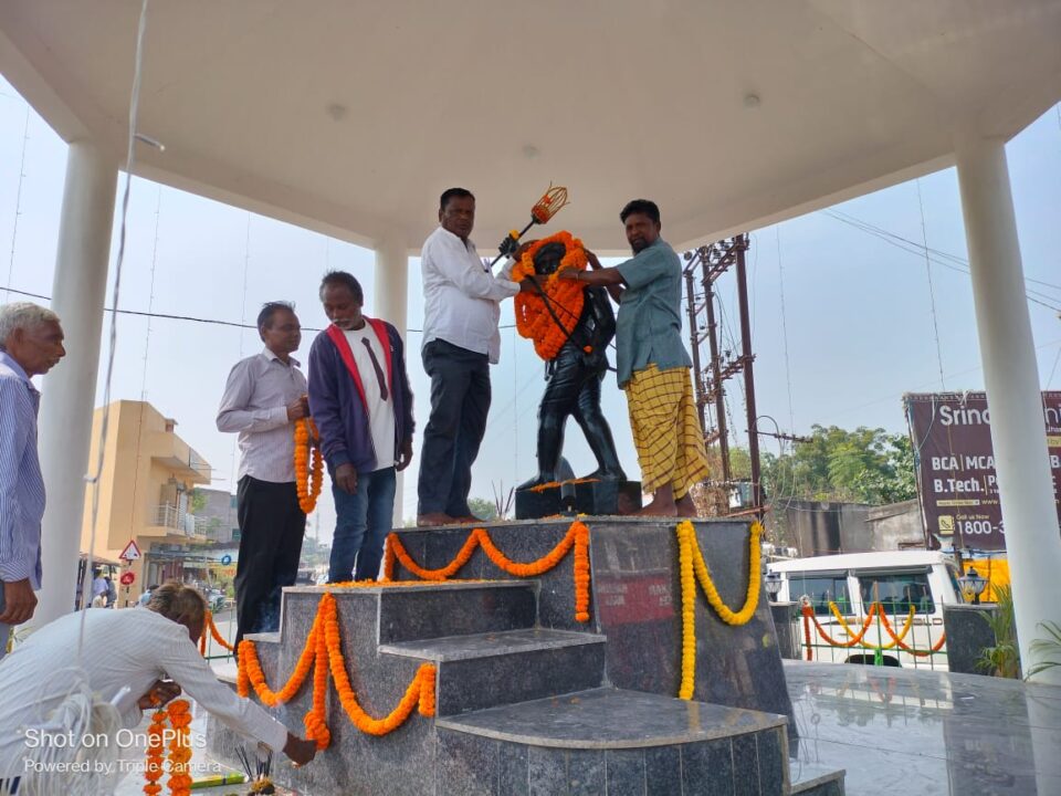 झारखंड आंदोलनकारी मंच ने जयंती पर भगवान बिरसा मुंडा को किया नमन . . . – Vananchal 24TV Live – वनांचल 24TV लाइव